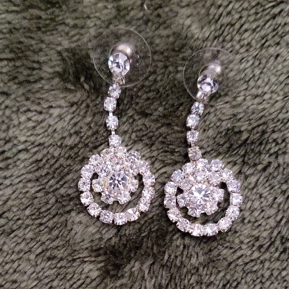 Elegant Silver Circular Dangle Earrings